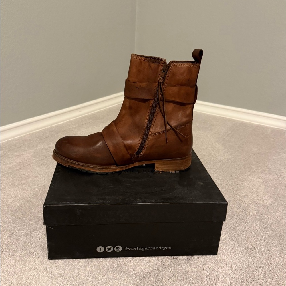 Vintage Foundry Co Women’s Brown Leather Boots Size 10 - Picture 3 of 6